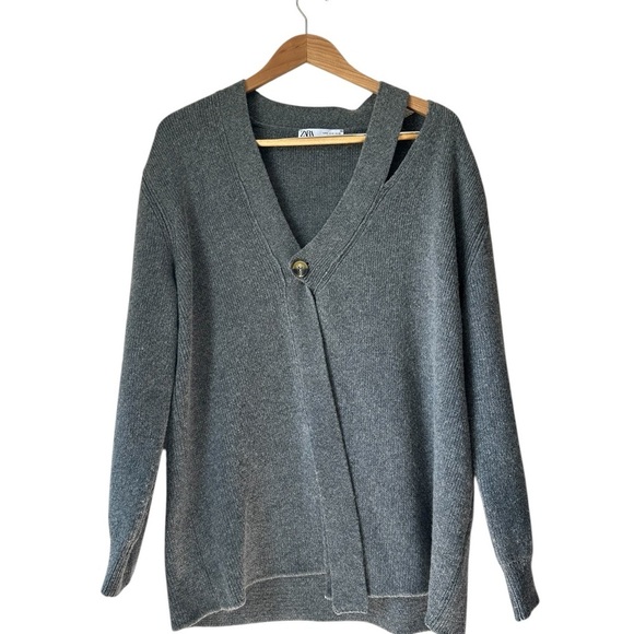 Zara Sweaters - Zara Gray V-Neck Women's Sweater